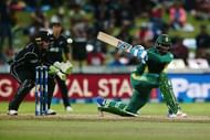 HAMILTON, NEW ZEALAND - FEBRUARY 19:  Andile Phehlukwayo of South Africa bats as Tom Latham of New Zealand looks on during the First One Day International match between New Zealand and South Africa at Seddon Park on February 19, 2017 in Hamilton, New Zealand.  (Photo by Anthony Au-Yeung/Getty Images)